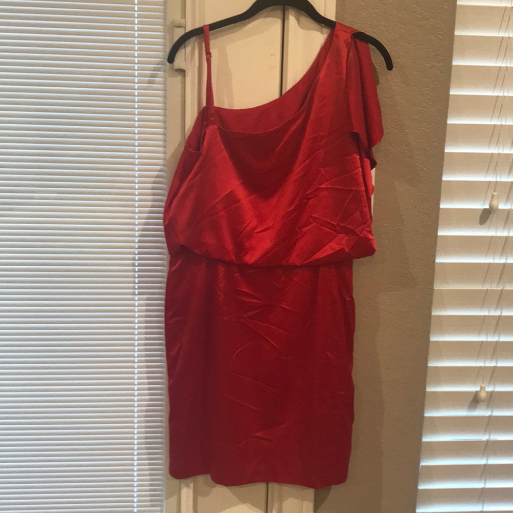 Red satin Jessica Simpson, one shoulder dress